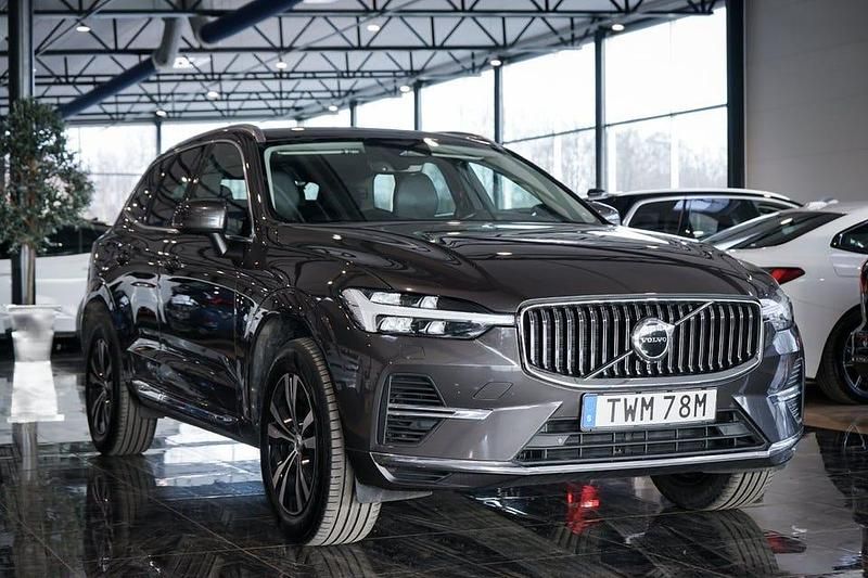 Begagnad Volvo XC60 Momentum 350 HK (257 kW) 2022 Grå SUV
