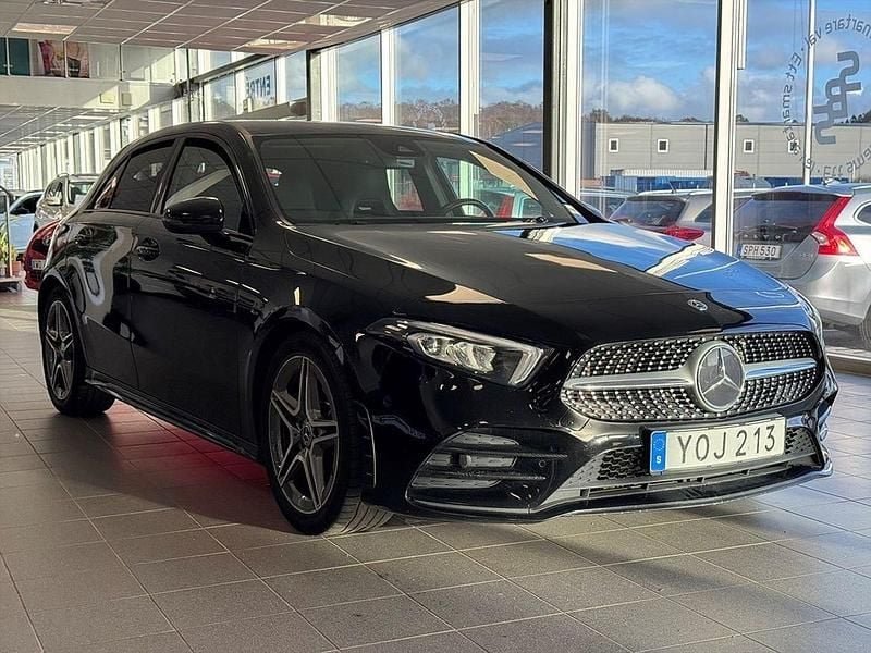 Svart Begagnad 2019 Mercedes A180 AMG Halvkombi | 224 900 kr (Marknadspris) - Bild 1/3