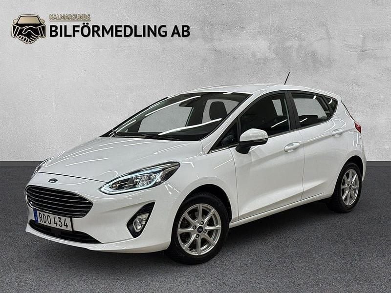 Vit Begagnad 2018 Ford Fiesta Titanium Halvkombi | 129 700 kr (Marknadspris) - Bild 1/4
