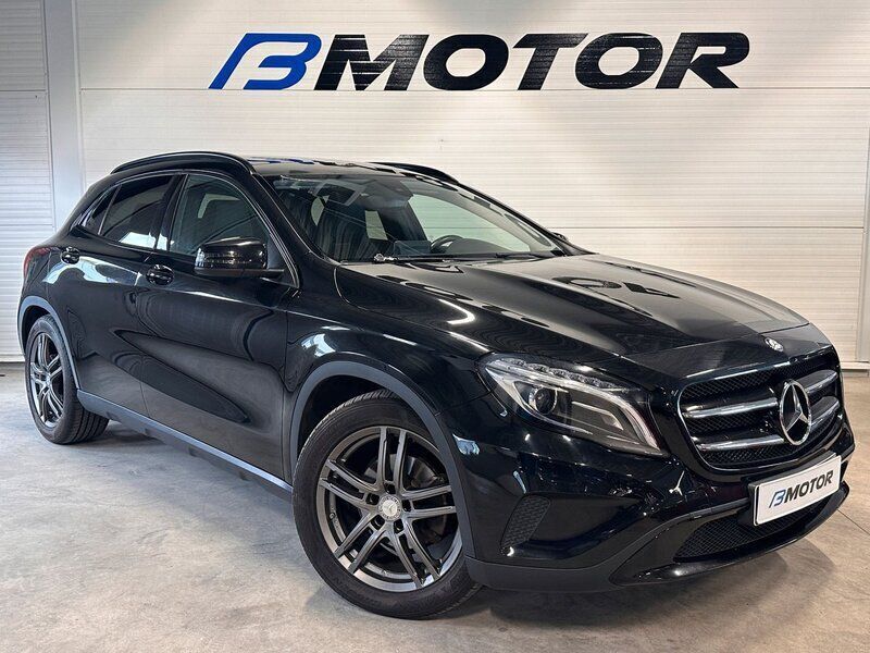 Svart Begagnad 2016 Mercedes GLA200 SUV | 204 900 kr (Lite dyr) - Bild 1/4