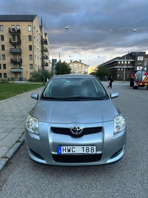 Begagnad Toyota Auris 124 HK (91 kW) 2008 Halvkombi