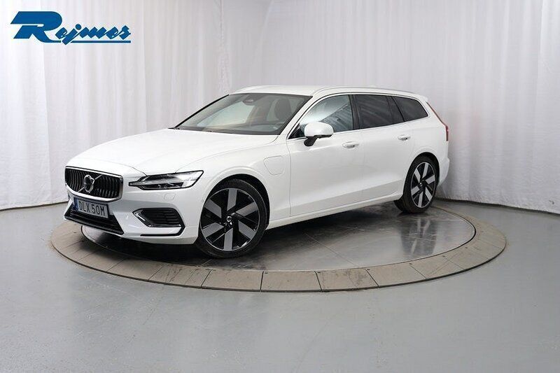 Vit Begagnad 2023 Volvo V60 Core Kombi | 459 900 kr (Dyr) - Bild 1/4
