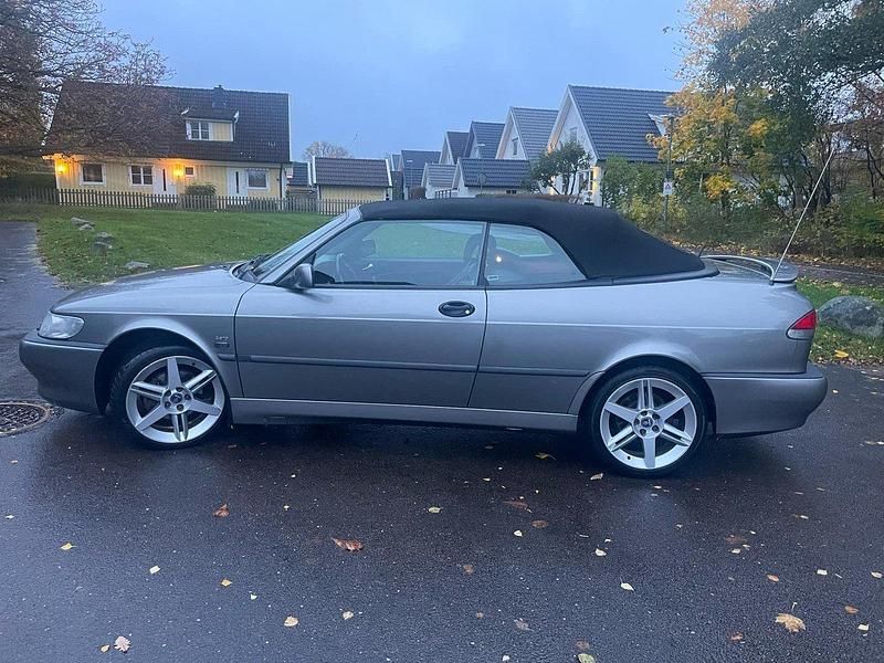 Grå Begagnad 2002 Saab 9-3 Cabriolet Aero Cab | 115 000 kr (Marknadspris) - Bild 1/4