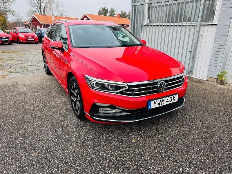 Röd Begagnad 2019 VW Passat R-line Kombi | 229 900 kr (Marknadspris) - Bild 1/4