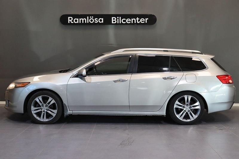 Silver Begagnad 2009 Honda Accord Elegance Kombi | 59 902 kr (Marknadspris) - Bild 1/4