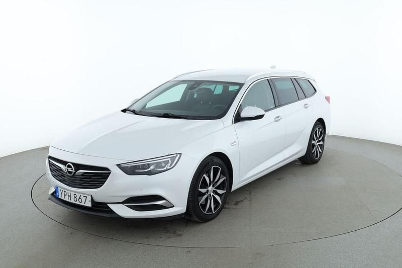 Vit Begagnad 2017 Opel Insignia Innovation Kombi | 154 000 kr (Marknadspris) - Bild 1/3