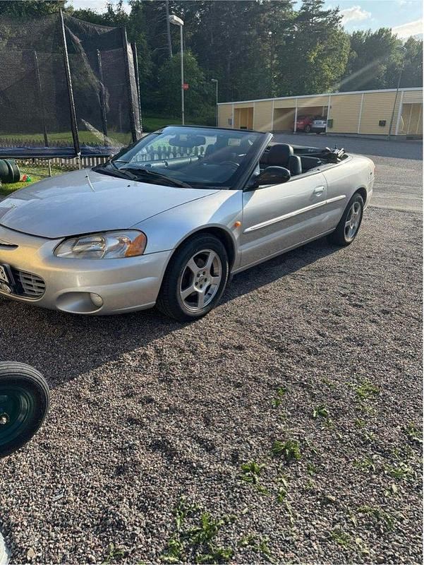 Silver Begagnad 2002 Chrysler Sebring Cabriolet Cab | 34 900 kr (Marknadspris) - Bild 1/4