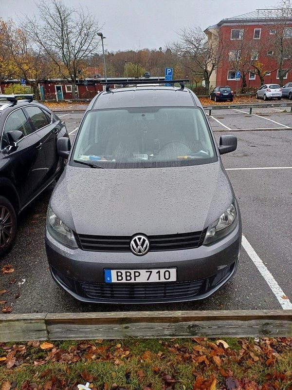 Grå Begagnad 2015 VW Caddy Maxi Minibuss | 75 000 kr (Marknadspris) - Bild 1/4