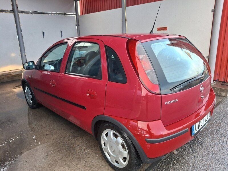 Röd Begagnad 2004 Opel Corsa Halvkombi | 36 000 kr (Dyr) - Bild 1/4