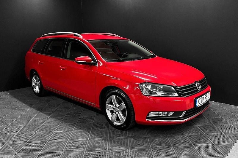 Röd Begagnad 2014 VW Passat Kombi | 84 700 kr (Bra pris) - Bild 1/4