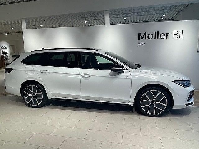 Vit Ny 2026 VW Passat Kombi | 573 500 kr (Lite dyr) - Bild 1/4