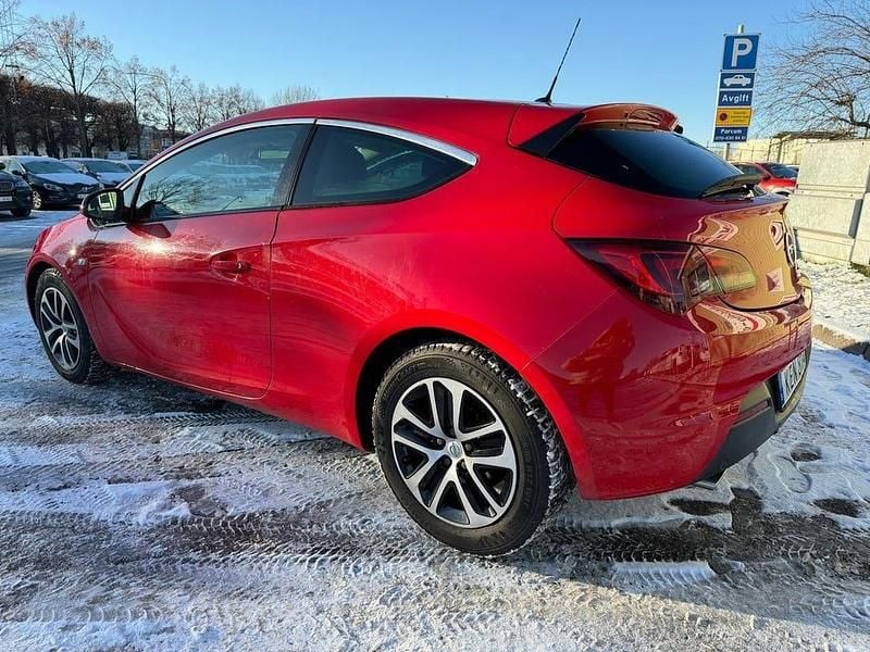 Begagnad Opel Astra GTC 140 HK (102 kW) 2011 Röd Halvkombi