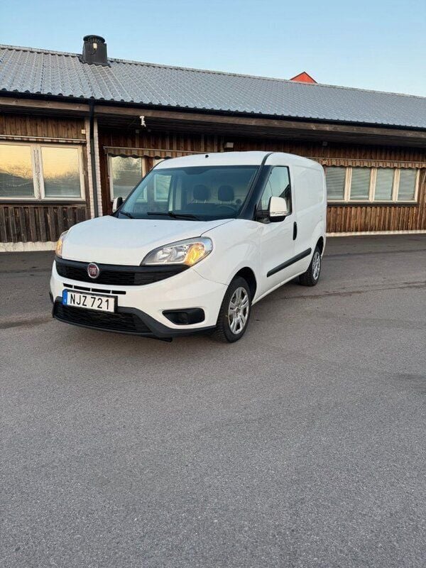 Vit Begagnad 2016 Fiat Doblò Minibuss | 65 000 kr (Bra pris) - Bild 1/4