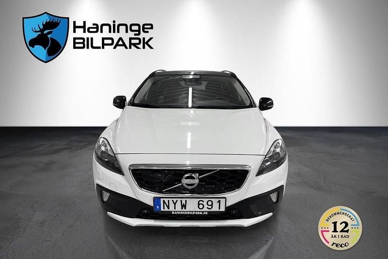 Vit Begagnad 2014 Volvo V40 CC Momentum Kombi | 159 995 kr (Marknadspris) - Bild 1/1
