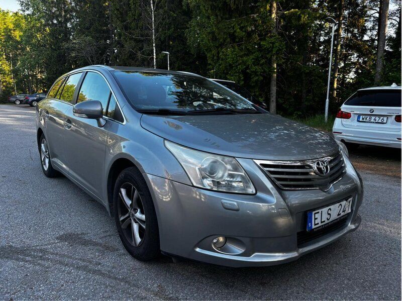 Grå Begagnad 2009 Toyota Avensis Business Edition Kombi | 64 000 kr (Bra pris) - Bild 1/4