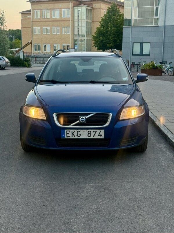 Blå Begagnad 2009 Volvo V50 Kinetic Kombi | 34 900 kr (Bra pris) - Bild 1/4