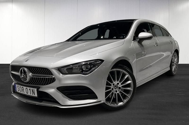 Svart Begagnad 2023 Mercedes CLA250e Shooting Brake AMG Kombi | 359 900 kr (Marknadspris) - Bild 1/4