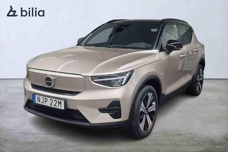 Grå Begagnad 2023 Volvo XC40 SUV | 359 000 kr - Bild 1/1