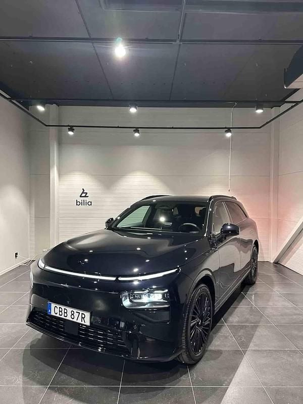 Svart Begagnad 2025 XPENG G9 SUV | 798 500 kr (Marknadspris) - Bild 1/1