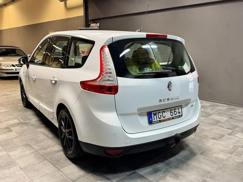 Begagnad Renault Grand Scénic III Bose Edition 131 HK (96 kW) 2011 Vit Minibuss
