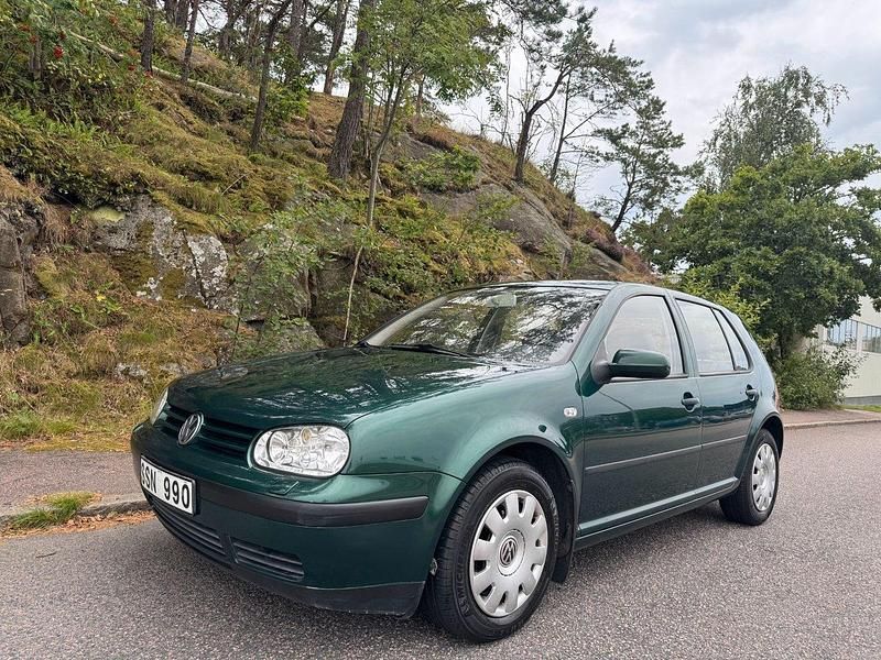 Mörkgrön Begagnad 2001 VW Golf IV Basis Halvkombi | 24 500 kr (Marknadspris) - Bild 1/4