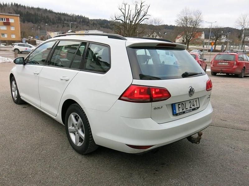 Begagnad VW Golf VII 110 HK (80 kW) 2015 Vit Kombi