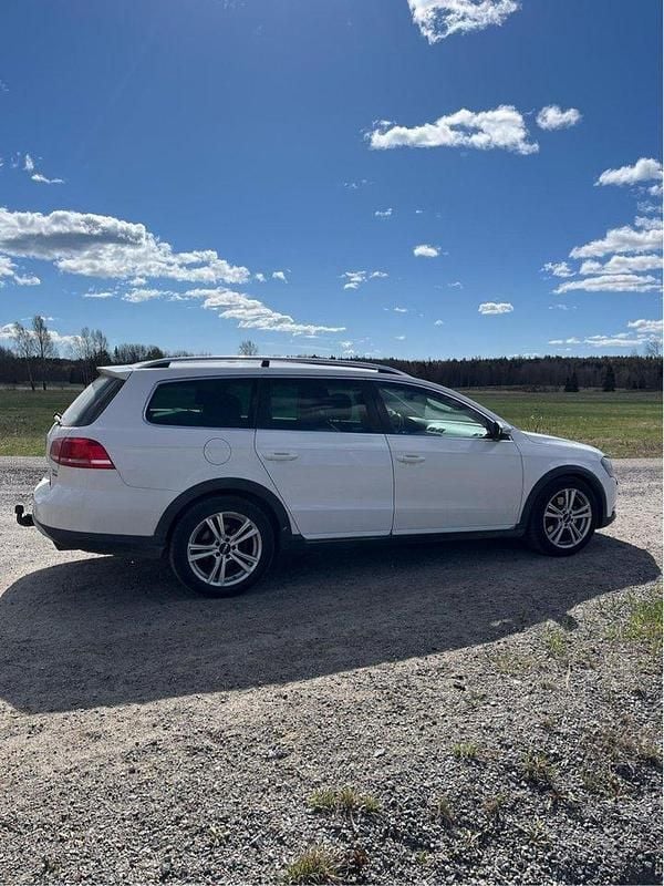 Vit Begagnad 2013 VW Passat Alltrack Kombi | 67 000 kr (Bra pris) - Bild 1/4