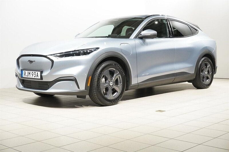 Grå Begagnad 2021 Ford Mustang Mach-E Standard Range SUV | 399 800 kr (Lite dyr) - Bild 1/4