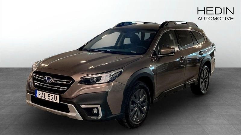 Ljusbrun (brown) Begagnad 2023 Subaru Outback SUV | 399 900 kr (Marknadspris) - Bild 1/4