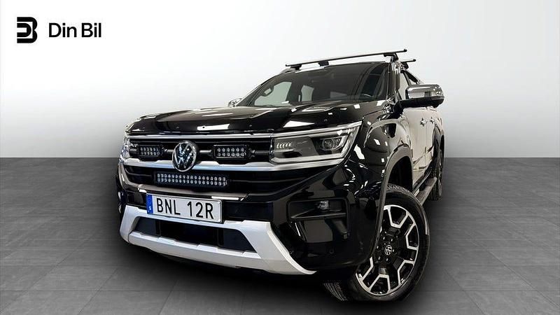 Midnight black metallic Begagnad 2023 VW Amarok Pickup | 639 900 kr (Marknadspris) - Bild 1/4
