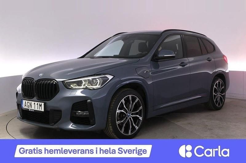 Grå Begagnad 2022 BMW X1 M Sport SUV | 331 990 kr (Marknadspris) - Bild 1/2