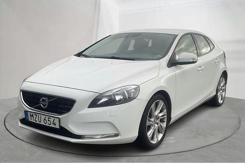 Vit Begagnad 2013 Volvo V40 Kinetic Kombi | 100 000 kr (Marknadspris) - Bild 1/4