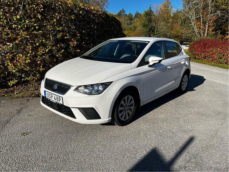 Vit Begagnad 2019 Seat Ibiza Style Halvkombi | 120 000 kr (Marknadspris) - Bild 1/4