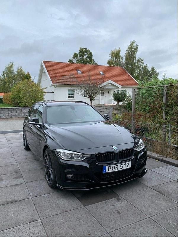Svart Begagnad 2017 BMW 320 M Sport Kombi | 190 000 kr (Marknadspris) - Bild 1/4