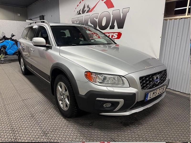 Silver Begagnad 2014 Volvo XC70 Summum Kombi | 169 900 kr (Marknadspris) - Bild 1/4