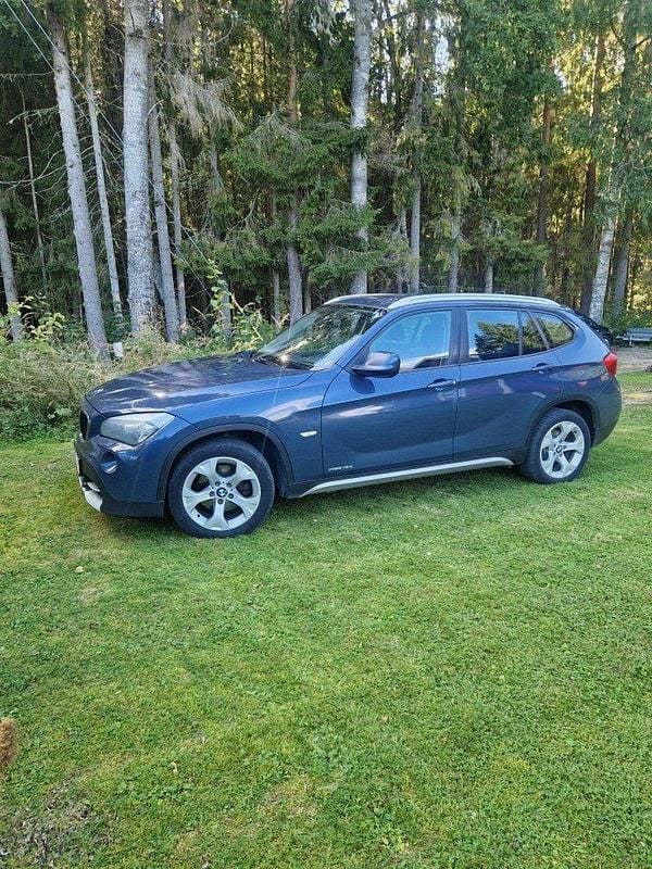 Blå Begagnad 2012 BMW X1 SUV | 69 000 kr (Bra pris) - Bild 1/4