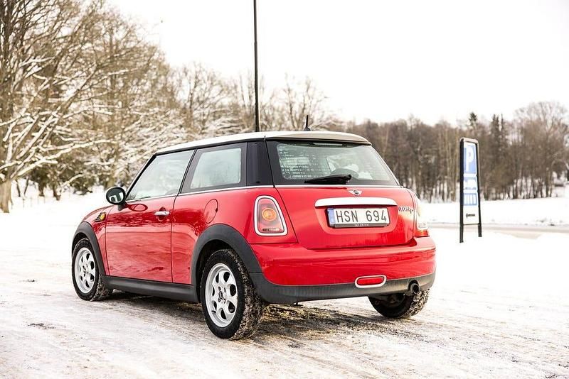Begagnad Mini Cooper D 109 HK (80 kW) 2009 Halvkombi