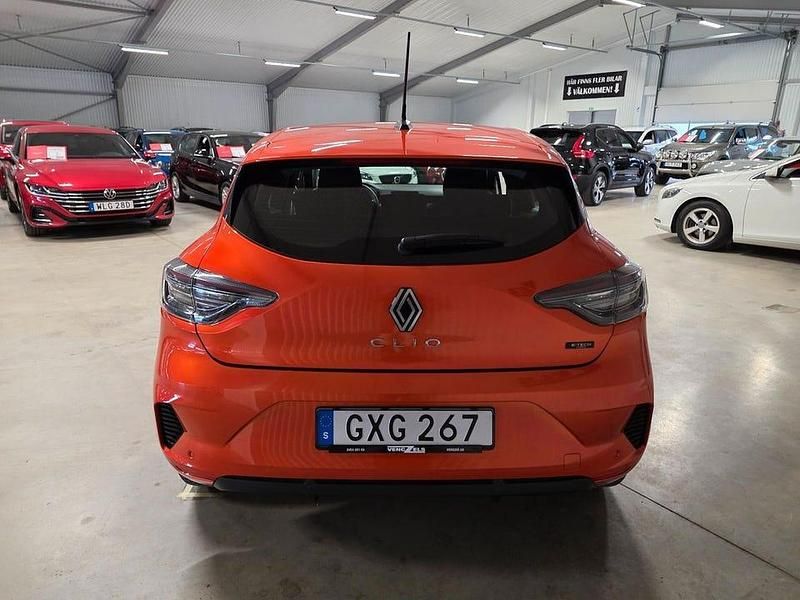 Begagnad Renault Clio V Evolution 143 HK (105 kW) 2023 Orange Halvkombi