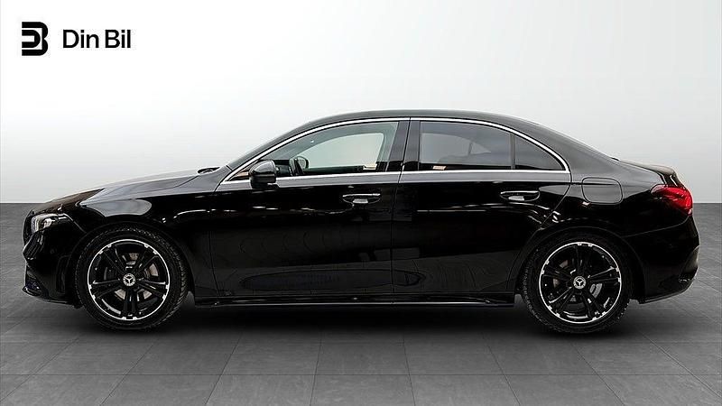 Begagnad Mercedes A180 AMG line 136 HK (100 kW) 2020 Svart Sedan