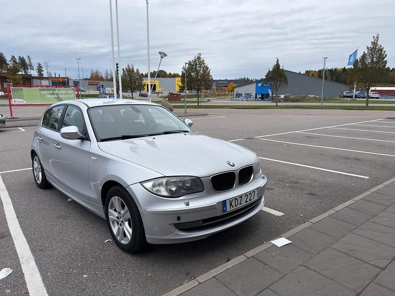 Begagnad BMW 118 143 HK (105 kW) 2010 Halvkombi