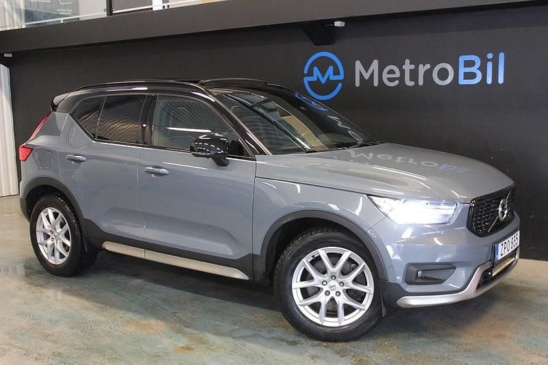 Begagnad Volvo XC40 R-Design 179 HK (131 kW) 2019 Ljusgrå SUV
