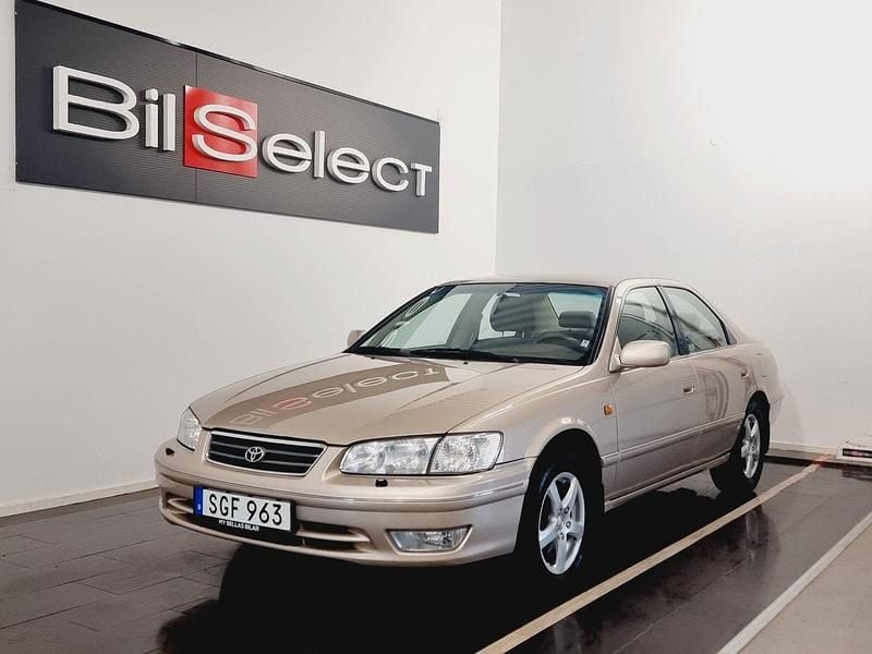 Ljusbrun Begagnad 2000 Toyota Camry Sedan | 49 900 kr (Bra pris) - Bild 1/4