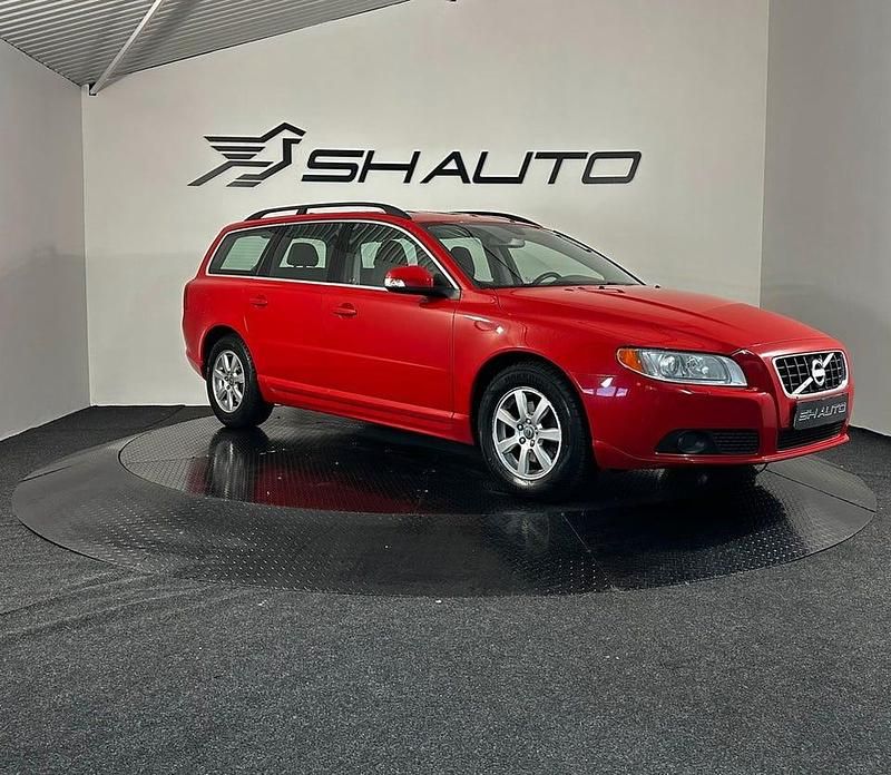 Begagnad Volvo V70 Momentum 164 HK (120 kW) 2011 Röd Kombi