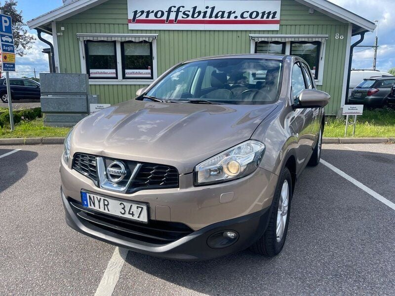 Ljusbrun Begagnad 2013 Nissan Qashqai SUV | 89 900 kr (Bra pris) - Bild 1/4