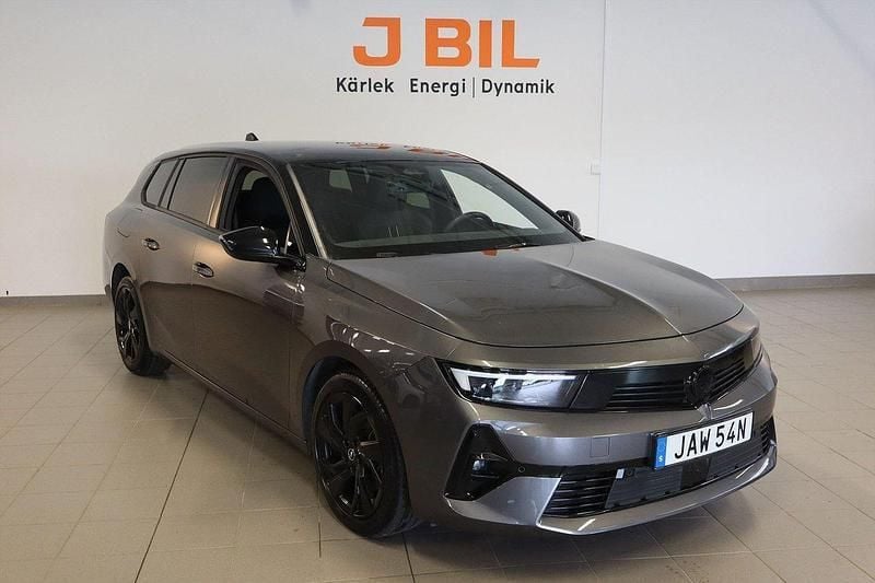 Grå Begagnad 2024 Opel Astra Kombi | 264 900 kr (Bra pris) - Bild 1/4