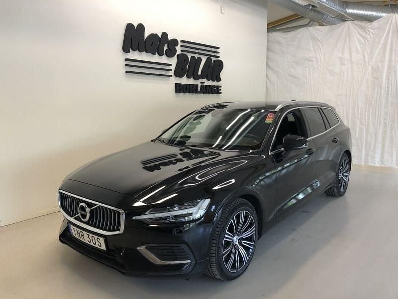 Svart Begagnad 2022 Volvo V60 Kombi | 369 900 kr (Marknadspris) - Bild 1/4