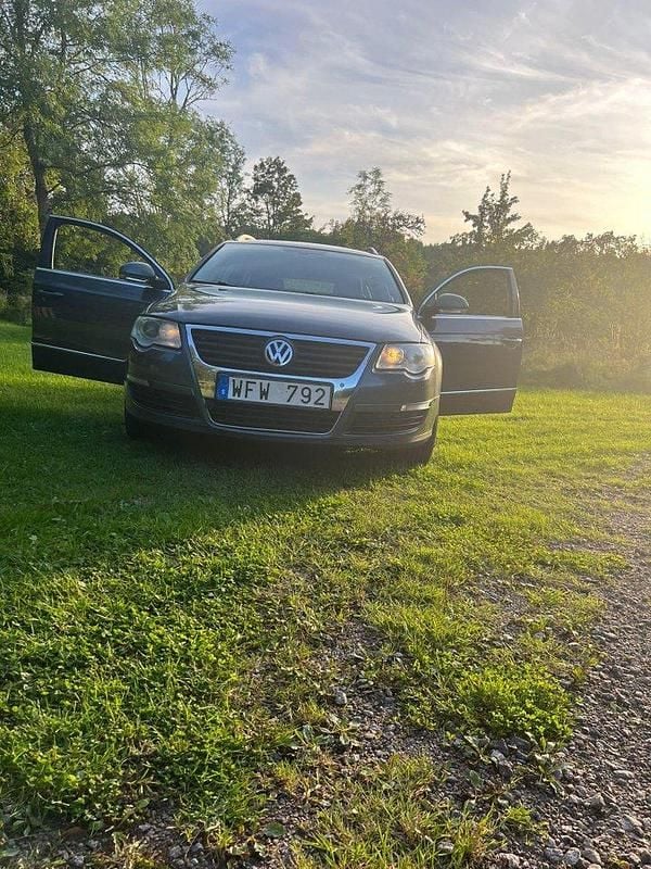 Grå Begagnad 2010 VW Passat Sportline Kombi | 38 000 kr (Bra pris) - Bild 1/4
