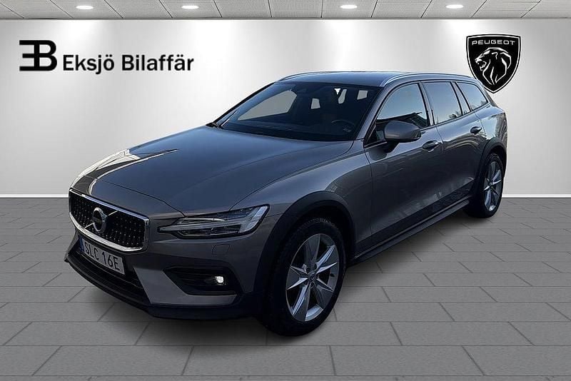 Begagnad Volvo V60 CC Momentum 190 HK (139 kW) 2019 Grå metallic Kombi