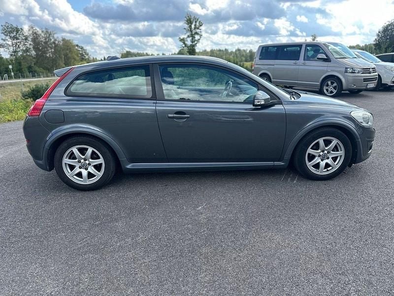 Grå Begagnad 2011 Volvo C30 Momentum Halvkombi | 52 500 kr (Marknadspris) - Bild 1/1