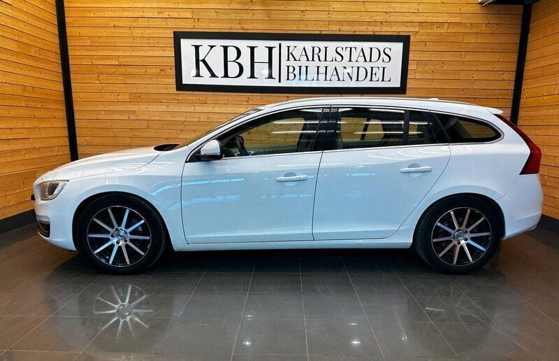 Vit Begagnad 2014 Volvo V60 Summum Kombi | 134 900 kr (Bra pris) - Bild 1/4